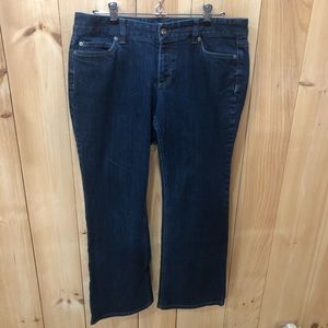 Ann Taylor Petites Jeans Curvy Fit..